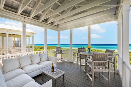Outdoor dining. JUST A 2-NIGHT MIN STAY, GULF-FRONT SEASIDE HONEYMOON COTTAGE, PANORAMIC VIEWS!