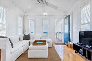 Smart TV, DVD player - JUST A 2-NIGHT MIN STAY, GULF-FRONT SEASIDE HONEYMOON COTTAGE, PANORAMIC VIEWS! (Santa Rosa Beach)