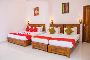 Family Quadruple Room | Soundproofing, iron/ironing board, free WiFi - White Camelot (Kandy)