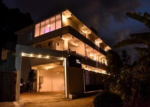 Exterior - White Camelot (Kandy)