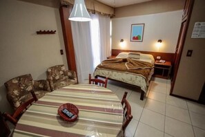 Apartamento conforto, vista para o vale | Cortinas blackout, quartos à prova de som, ferros/tábuas de passar roupa