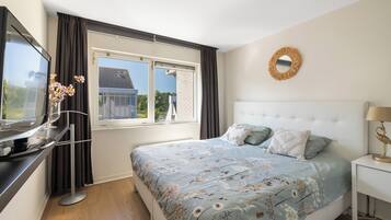 2 slaapkamers, een strijkplank/strijkijzer, wifi, beddengoed