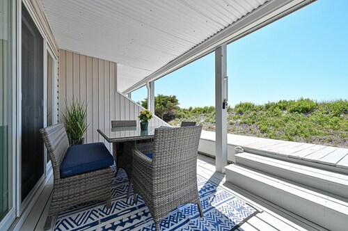 New! Ocean Front Couple's+Family Retreat-Close2AC!