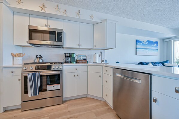 Fridge, microwave, oven, stovetop