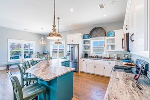 Fridge, microwave, oven, stovetop - Two side-by-side homes with Gulf views - great for groups, walk to the beach (Gulf Shores)