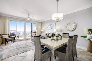 Dining - Beach-view penthouse condo with stunning water views, on-site pool & hot tub (Destin)