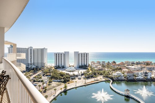 Beach-view penthouse condo with stunning water views, on-site pool & hot tub