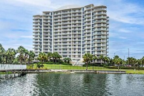 Exterior - Beach-view penthouse condo with stunning water views, on-site pool & hot tub (Destin)