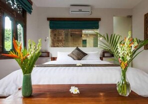 Schreibtisch, kostenloses WLAN