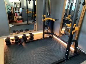 Fitness facility - Unique Exposed Brick 2 Bed Lg open Kitchen w/gym (Seoul)