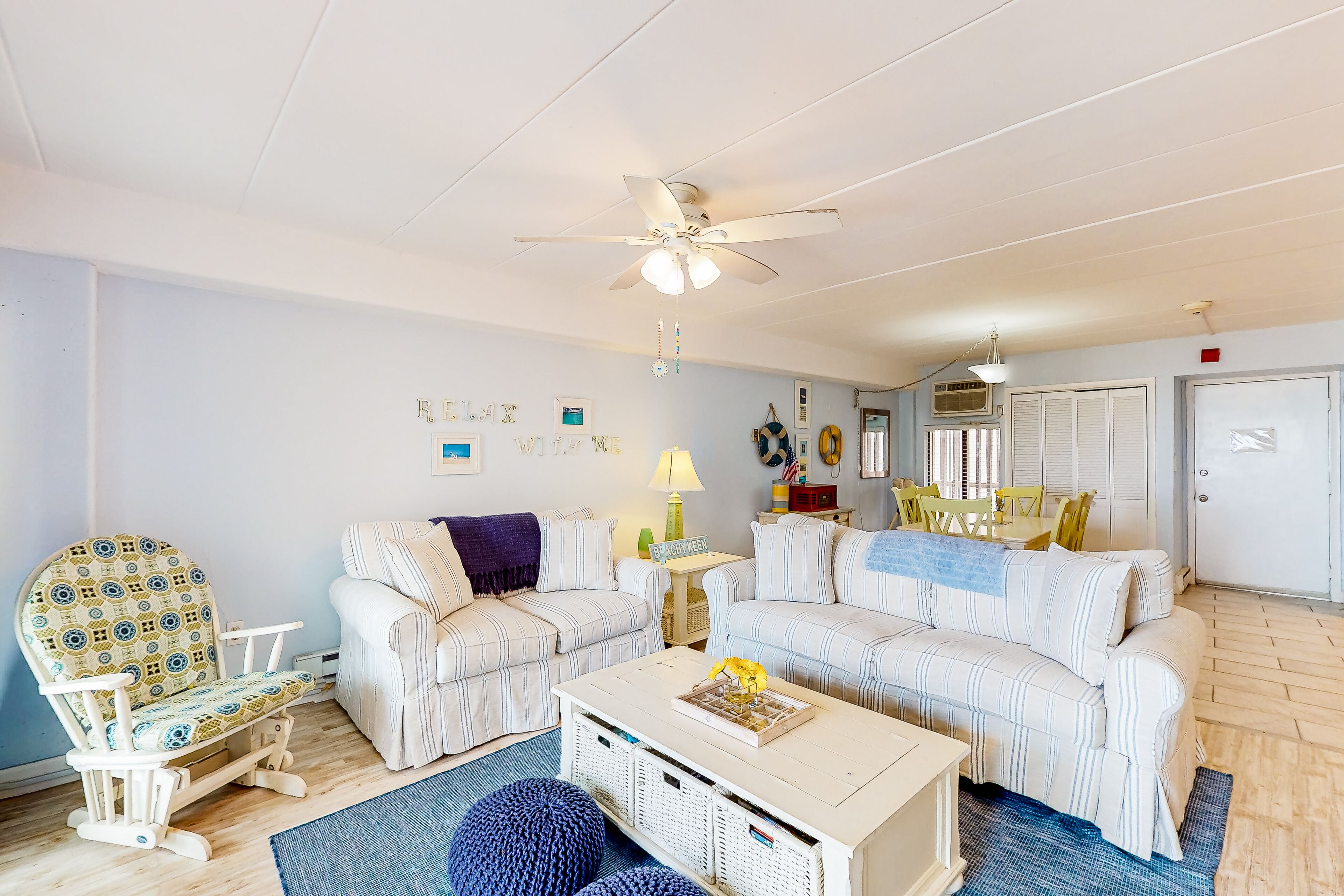 Een televisie, videogames, een dvd-speler en boeken