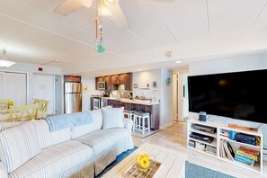 Fernseher, Videospiele, DVD-Player, Bücher