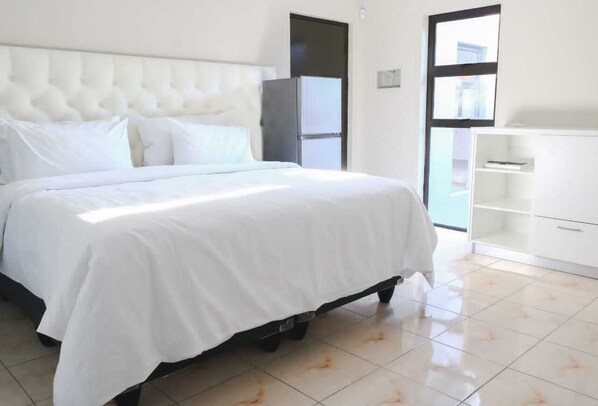 Habitación económica doble | Tabla de planchar con plancha y wifi gratis