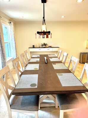 Dining - Newly Renovated Home, Centrally Located, Sleeps 10 (Houston)