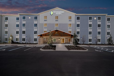 Exterior. WoodSpring Suites Orlando East UCF