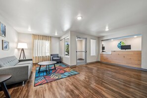 Lobby - WoodSpring Suites Orlando East UCF (Orlando)