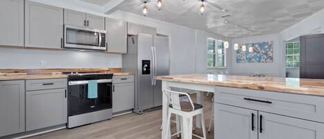 Fridge, microwave, oven, stovetop