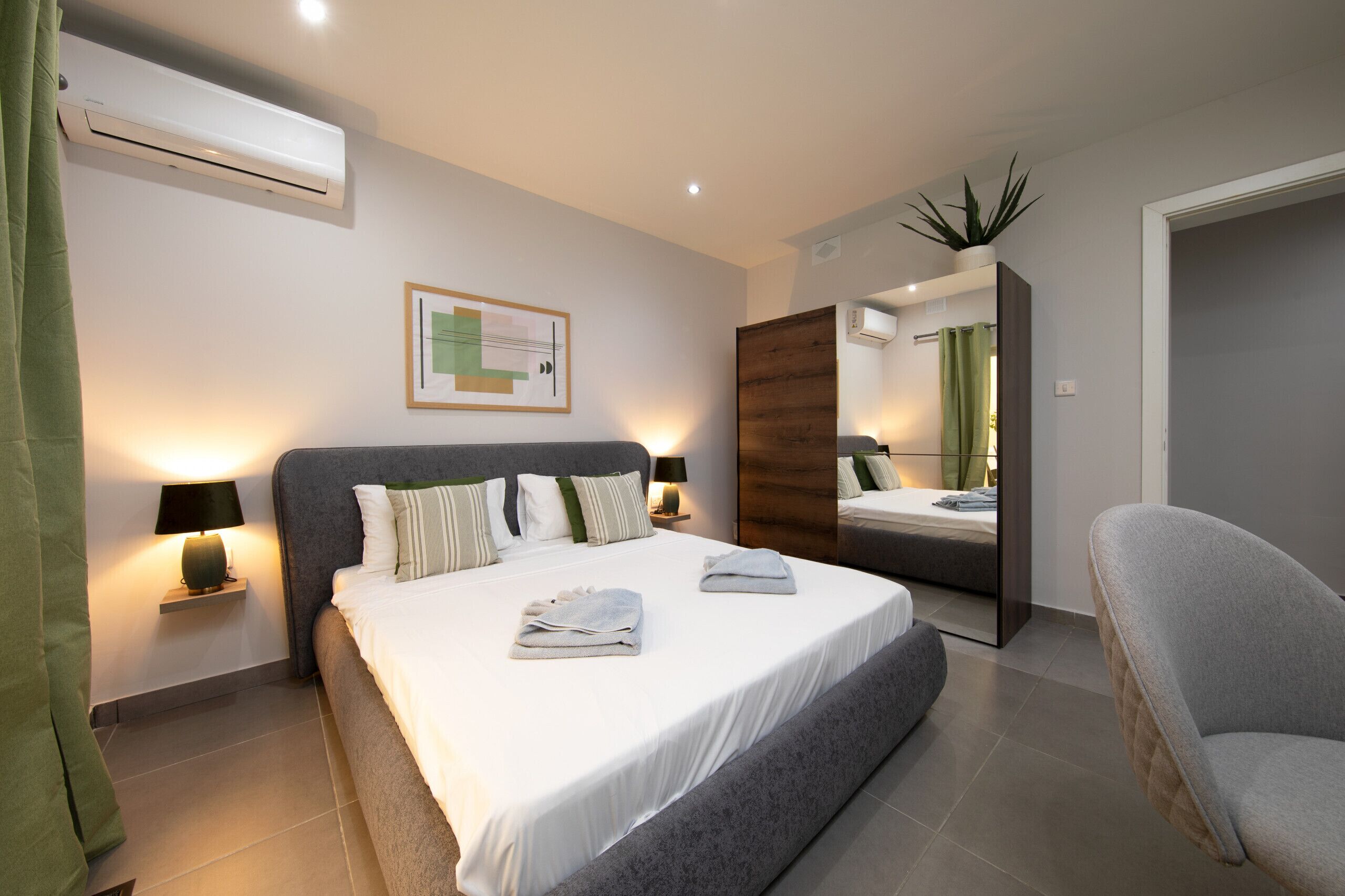 3 chambres, fer et planche à repasser, Wi-Fi gratuit, draps fournis