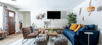 Blue Beach Cottage - 5 Minute Walk to Private Beach!