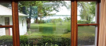 Beautiful 3-BDRM Cottage Home on the St. Lawrence River!