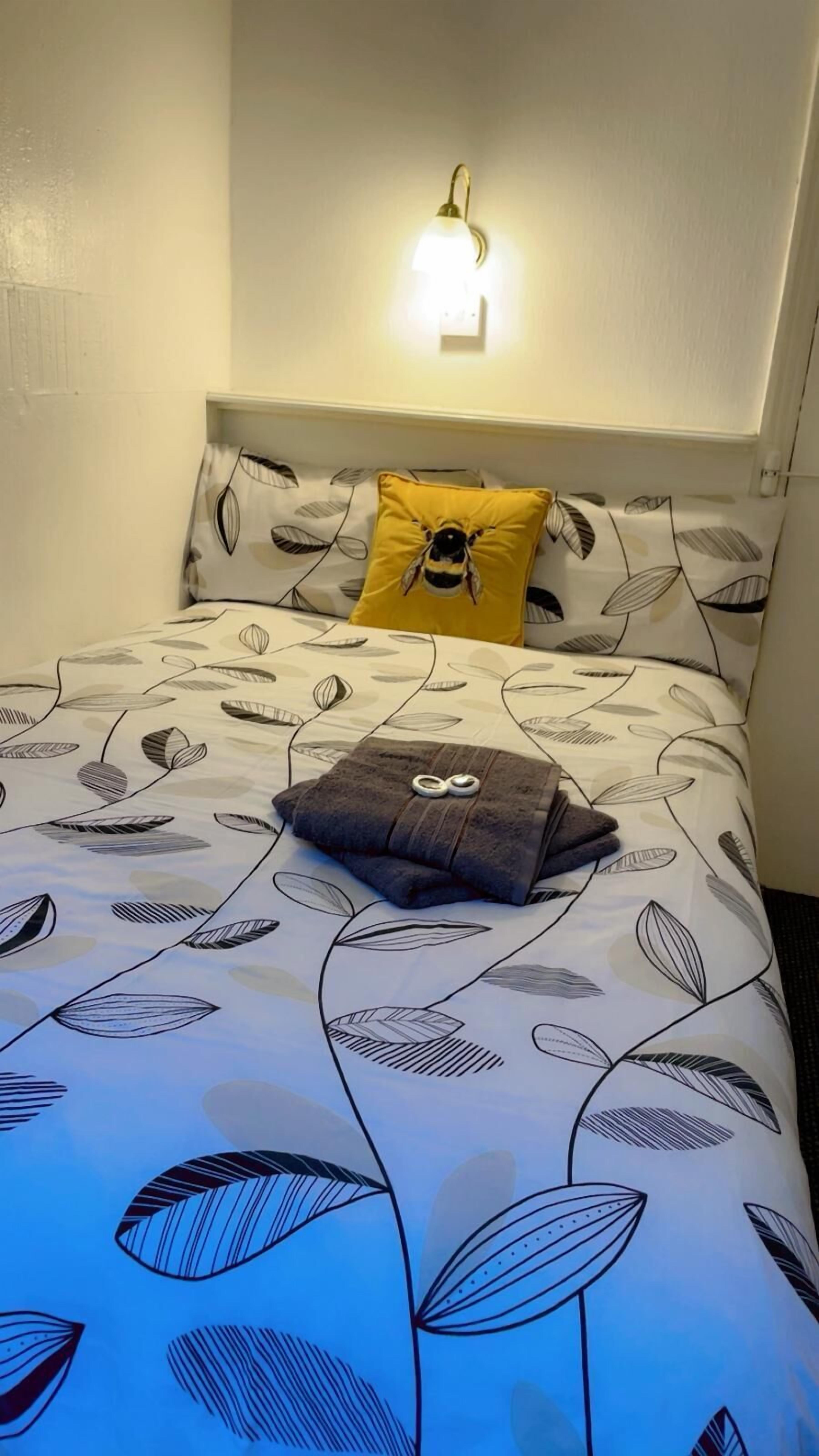 Deluxe Double Room, Non Smoking | Egyptian cotton sheets, premium bedding, pillow-top beds, free WiFi