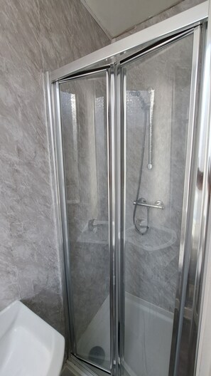 Familierom | Bad | Dusj og håndklær