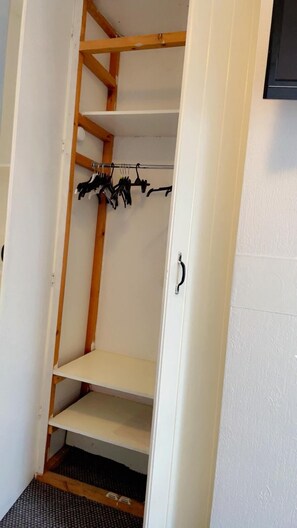 Deluxe Quad Room 9 (4 People) | 埃及棉床單、高級寢具、舒適加層、免費無線上網