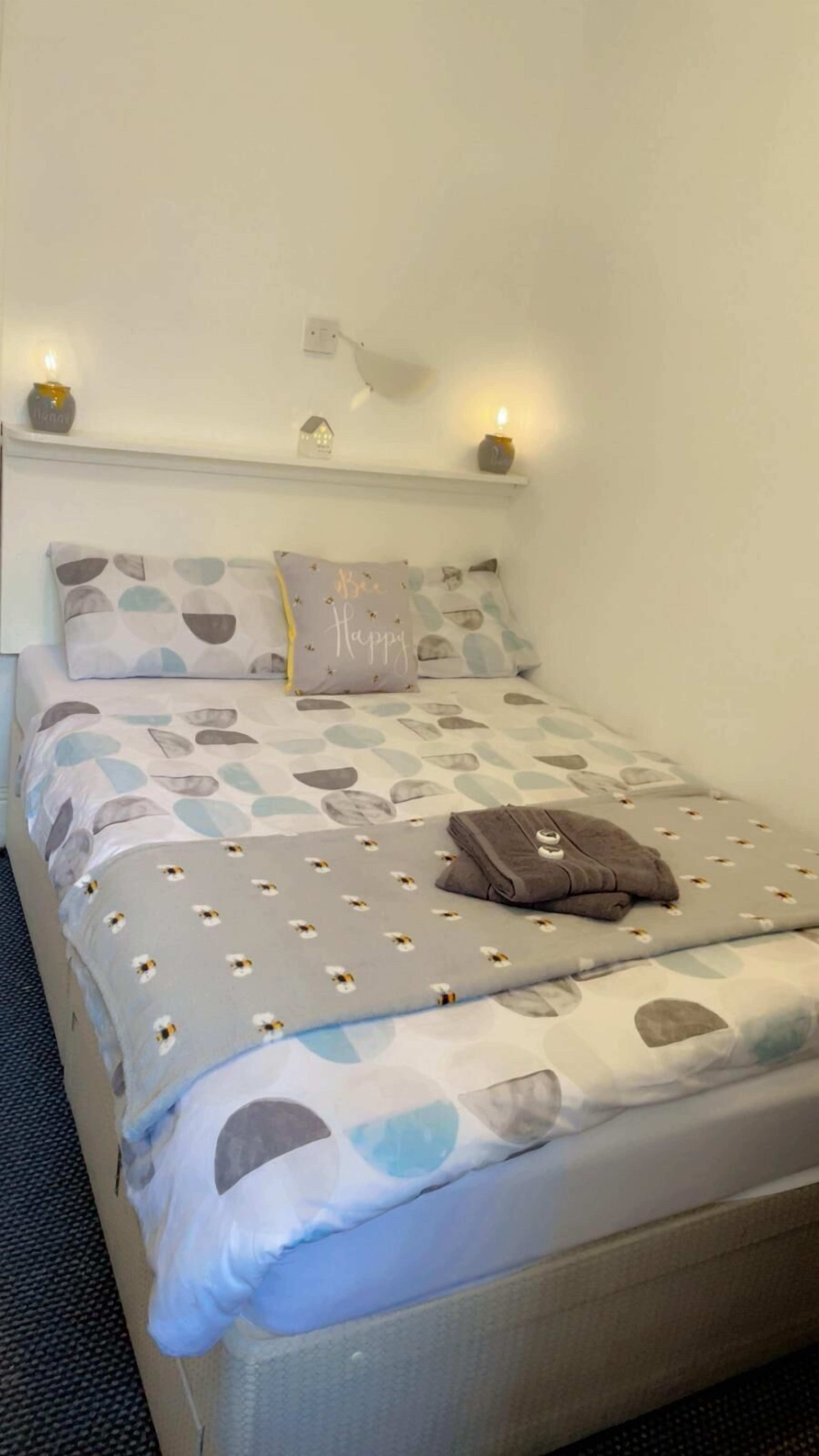 Deluxe Double Room, Non Smoking | Egyptian cotton sheets, premium bedding, pillow-top beds, free WiFi