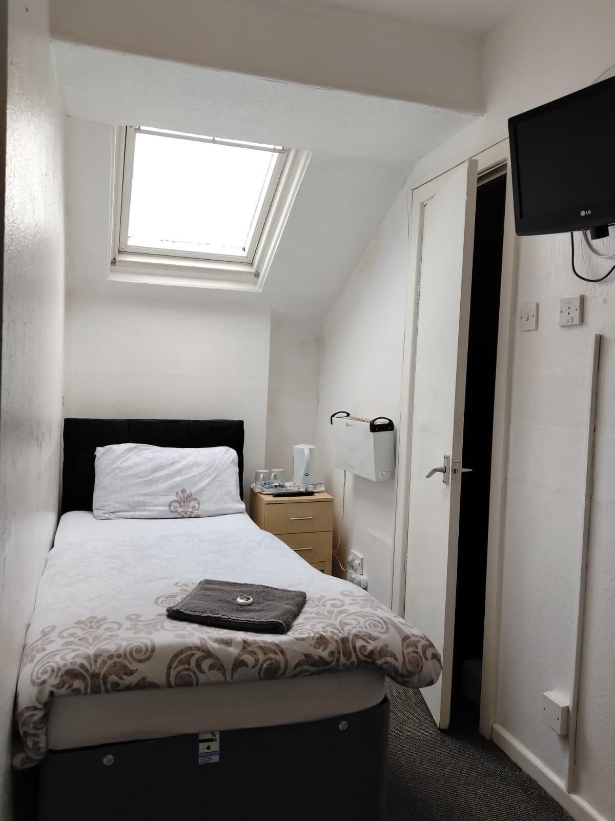 Deluxe Twin Room, Non Smoking | Egyptian cotton sheets, premium bedding, pillow-top beds, free WiFi