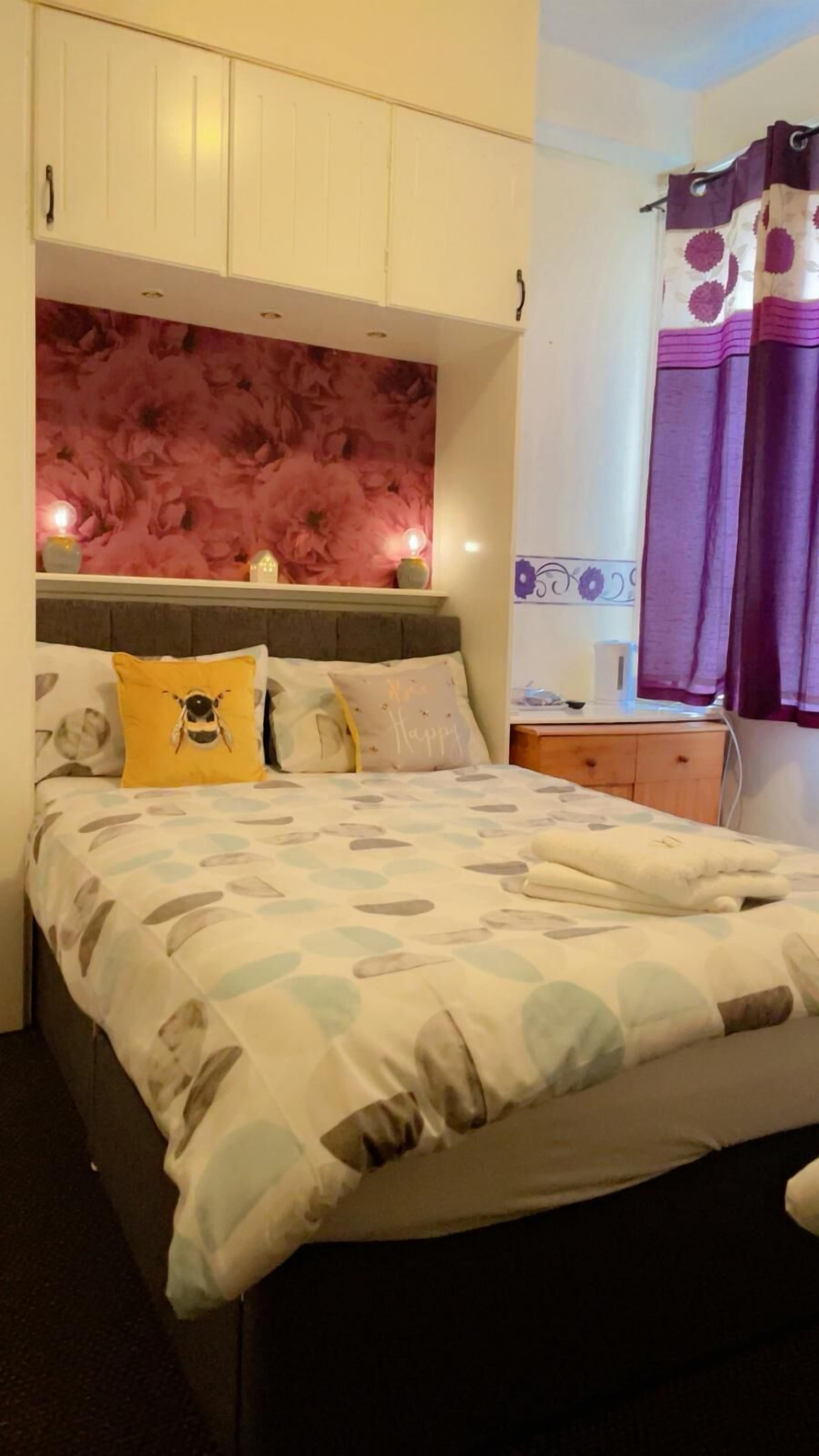 Deluxe Triple Room, Non Smoking | Egyptian cotton sheets, premium bedding, pillow-top beds, free WiFi