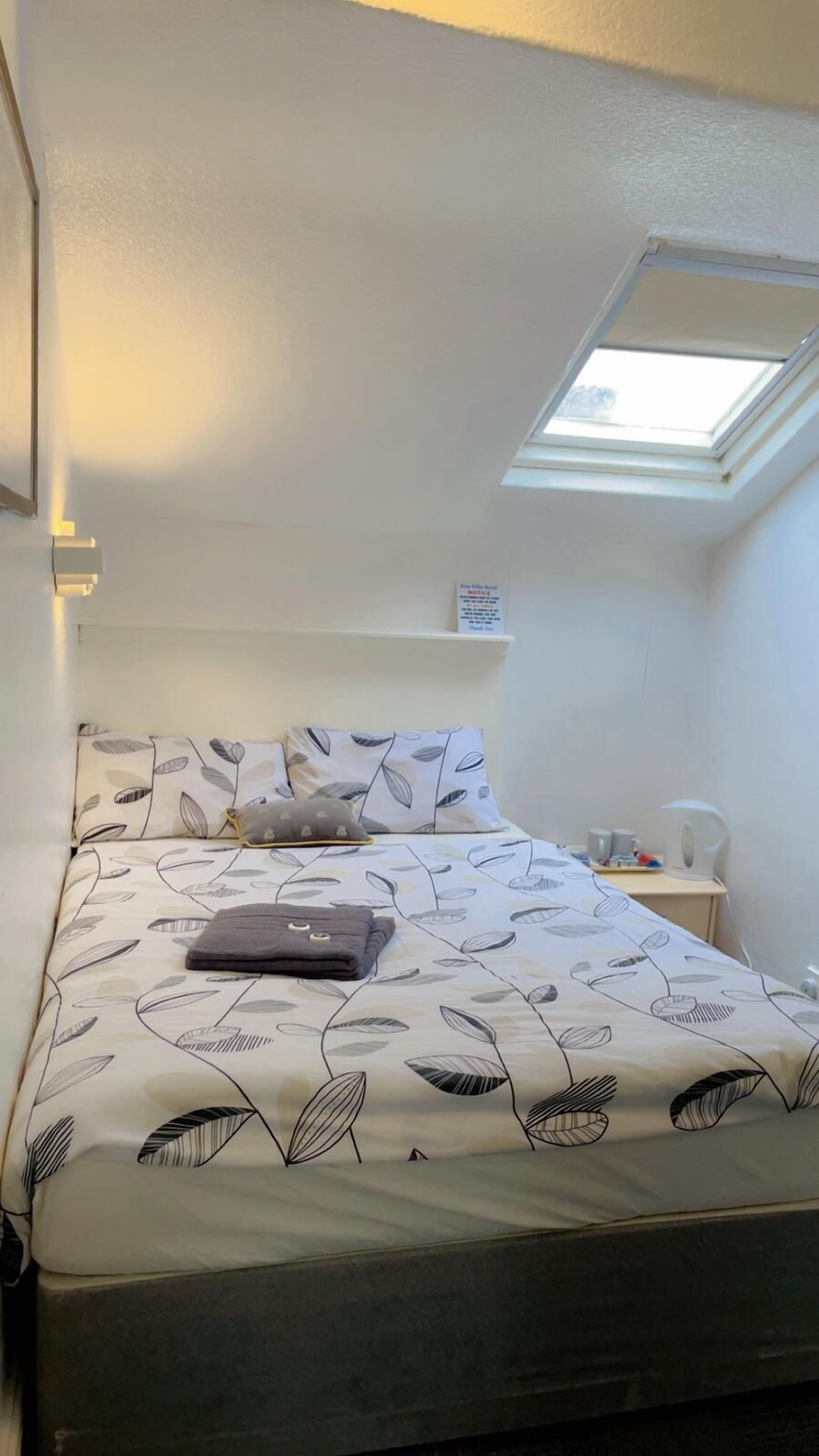 Deluxe Double Room, Non Smoking | Egyptian cotton sheets, premium bedding, pillow-top beds, free WiFi