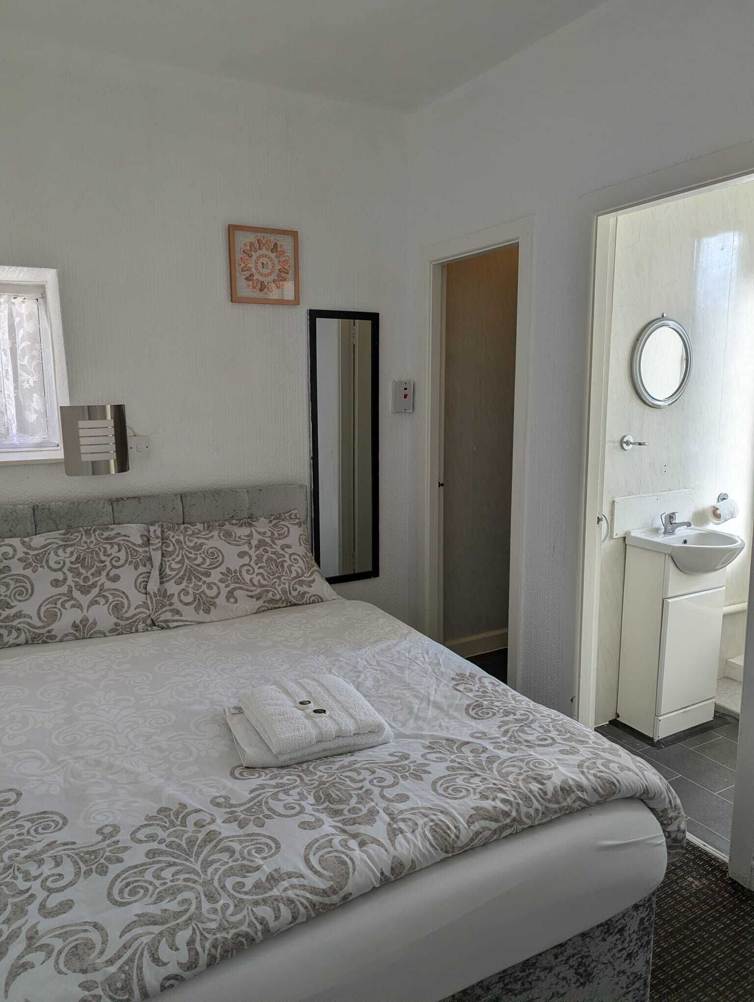 Deluxe Triple Room, Non Smoking | Egyptian cotton sheets, premium bedding, pillow-top beds, free WiFi