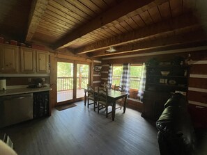 Smart-TV, Kamin, DVD-Player