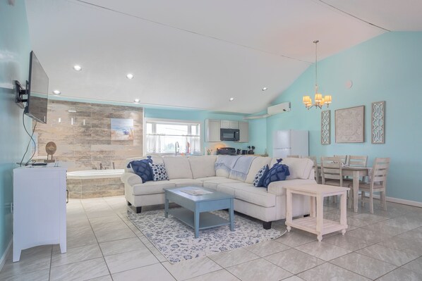 Deluxe Apartment | 1 bedroom, iron/ironing board, free cribs/infant beds, travel crib