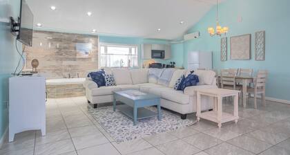 Elegant Suite with Jacuzzi