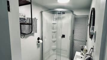 Shower, soap, shampoo, toilet paper