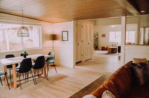 Stylish & Cozy Home - Newly Renovated