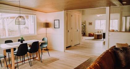 Stylish & Cozy Home - Newly Renovated