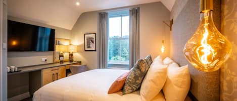 Standard Double Room | Premium bedding, individually decorated, individually furnished, desk