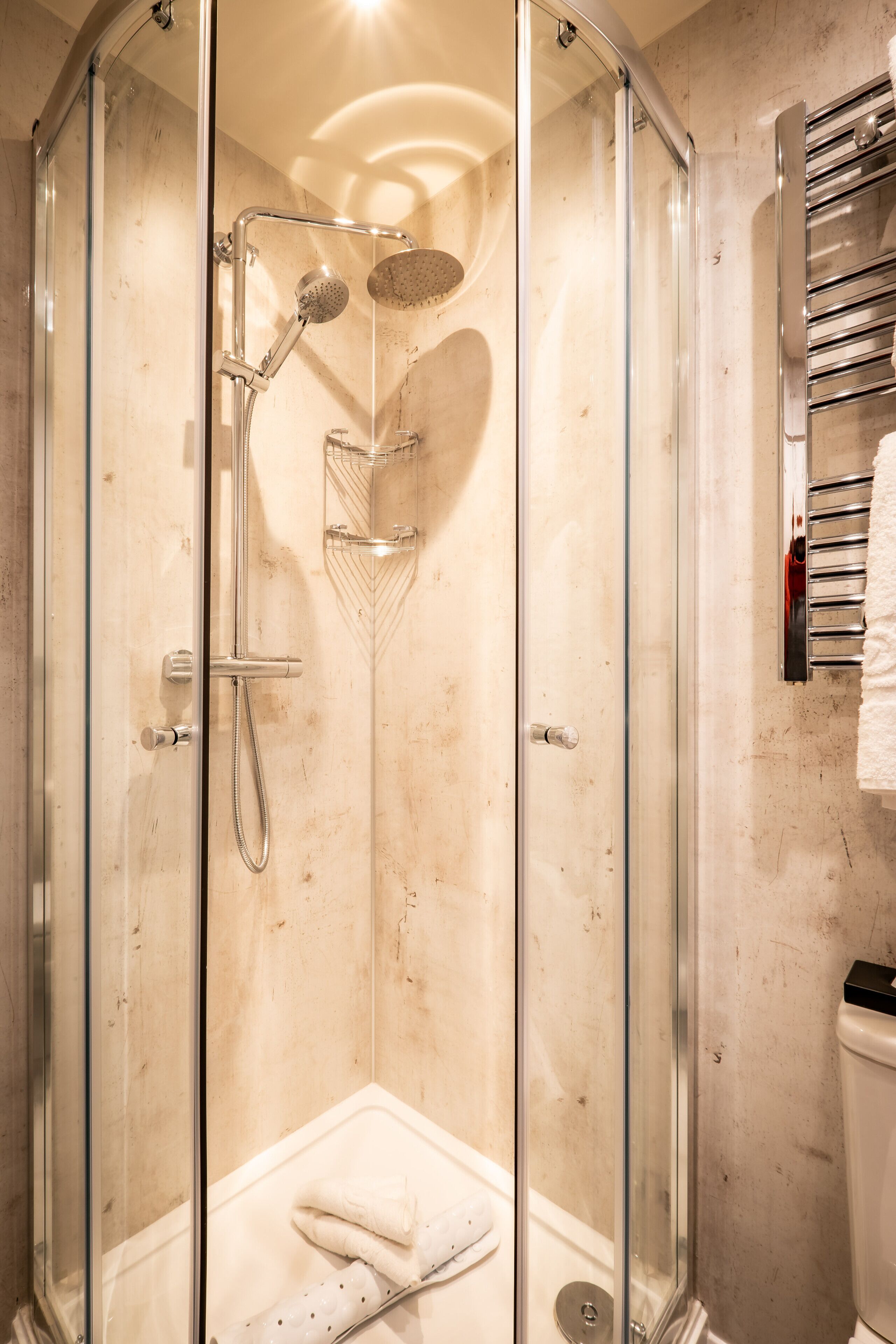 Standard Double Room | Bathroom | Shower, free toiletries, hair dryer, towels