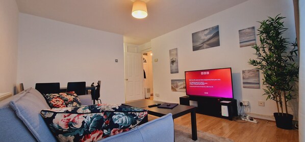 Apartment, 1 Queen Bed with Sofa bed | Living area - Cosy Apartment London City Airport (London)