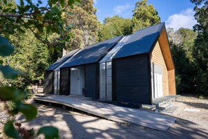 Ducha, cabezal de ducha tipo lluvia, toallas