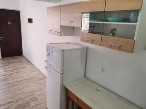 موقد طهي مسطح، غلّاية كهربائية، مستلزمات طهي/أطباق/أوعية