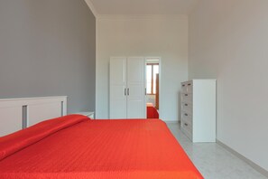 3 Schlafzimmer, Bügeleisen/Bügelbrett