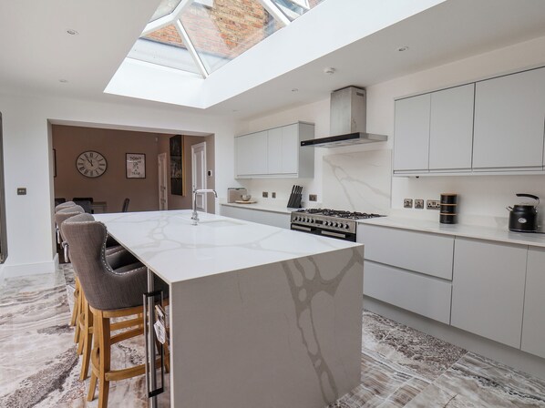 Fridge, dishwasher, electric kettle, toaster
