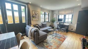 Basic Apartment, 1 Double Bed with Sofa bed | Living area