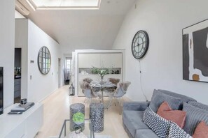 Basic Apartment, 1 Double Bed | Living area | TV - Stylish 1BD Flat 5 Mins to Harrods- Knightsbridge (London)
