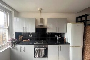 Leilighet – basic, flere senger | Eget kjøkken | Kjøleskap, ovn, kokeplater og vannkoker