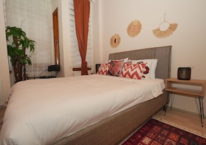 Exclusive Studio Suite | Minibar, in-room safe, individually decorated, individually furnished