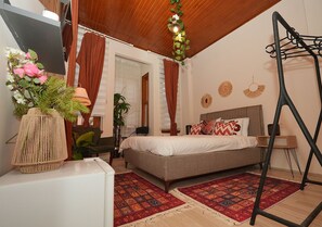 Exclusive Studio Suite | Minibar, in-room safe, individually decorated, individually furnished